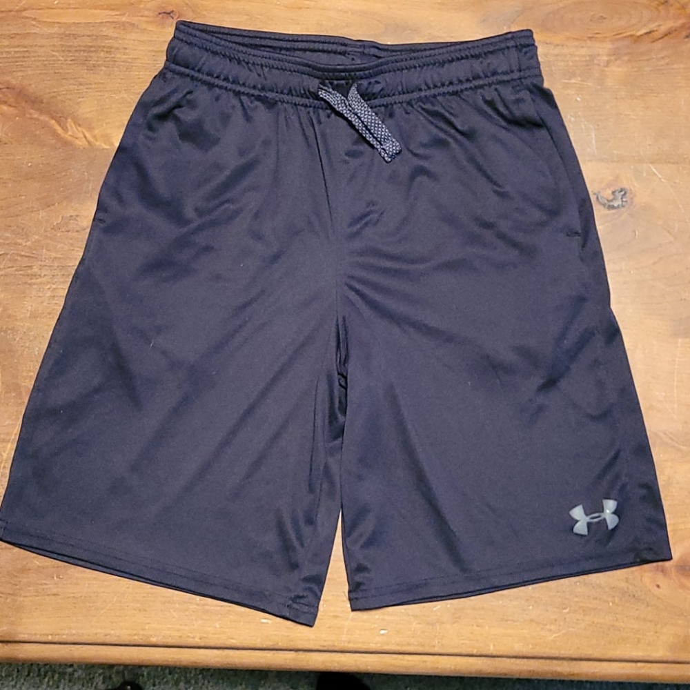 Under Armour Youth Large black shorts